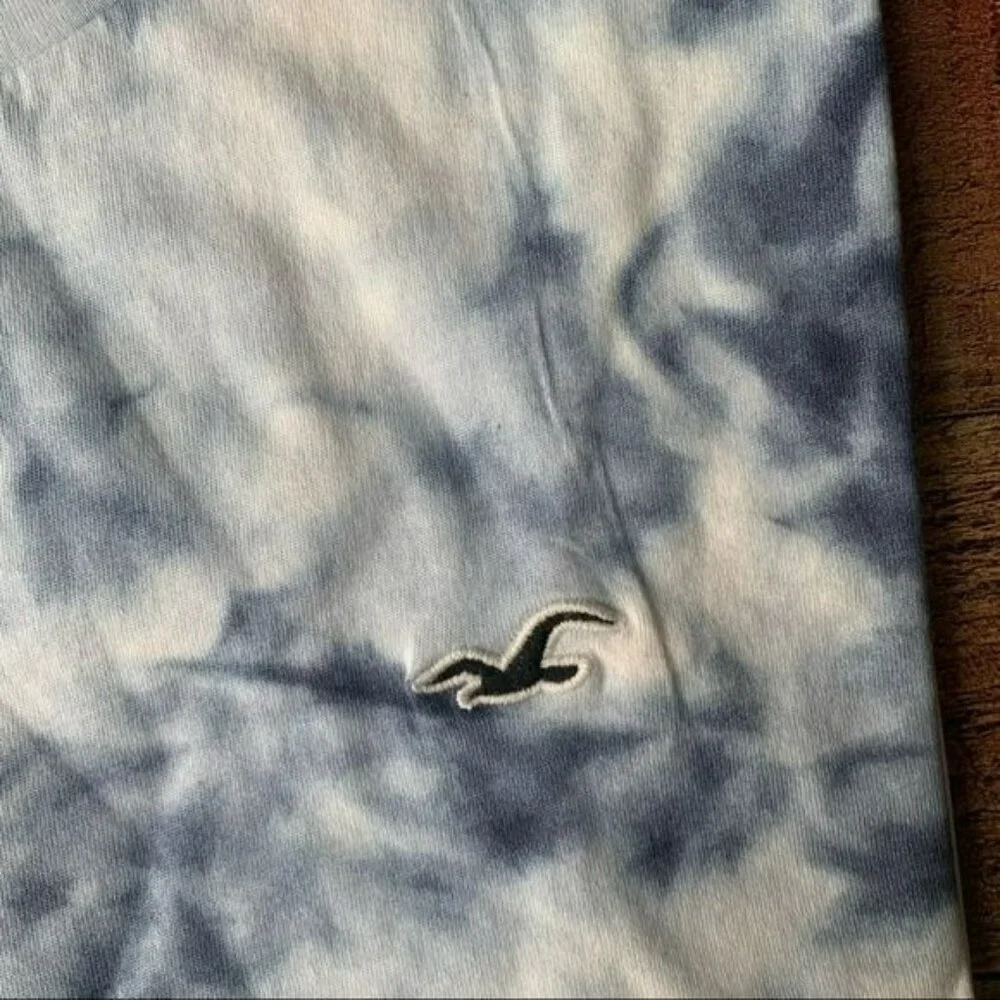 Hollister men’s size small tie dye blue and white short sleeve crew neck tshirt
